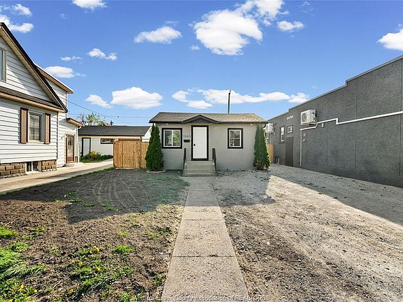 5th image of 1663 Drouillard Rd
