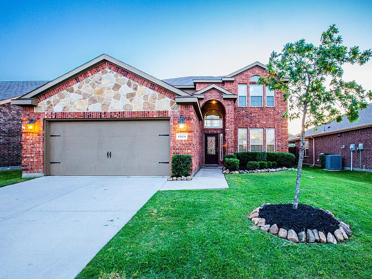 1324 Red River Dr — Photo 1