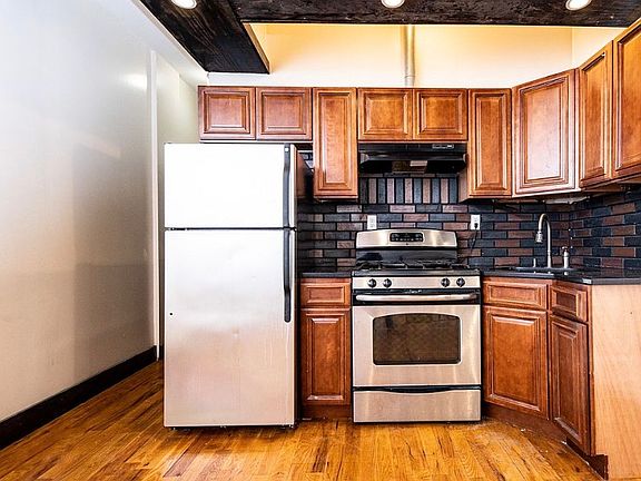 3rd image of 279 Menahan St #1R