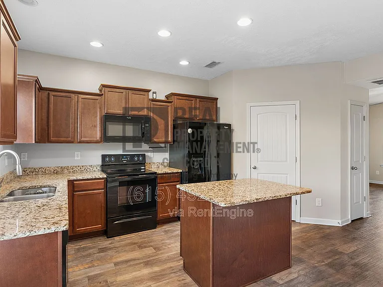 1702 Sprucedale Dr — Photo 10
