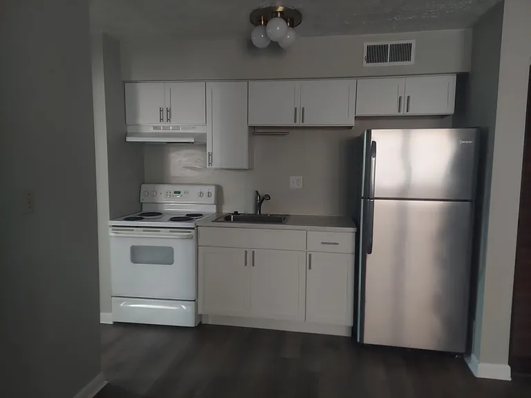1059 E Long St #6 — Photo 6