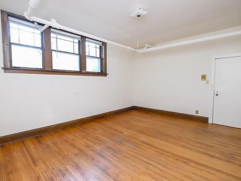 Pleasant Avenue Apartments — Photo 3