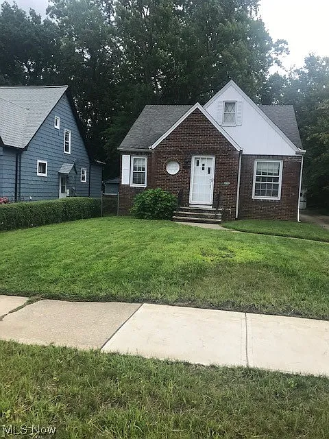 1697 Oakmount Rd photo 1