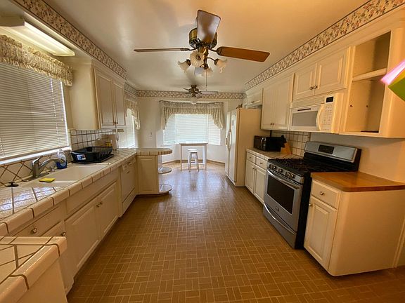 5th image of 621 Gaundabert Ln