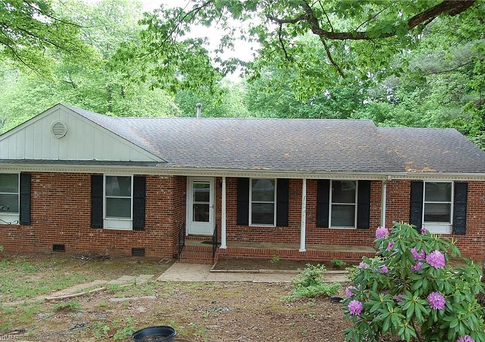 1st image of 112 Village Ln