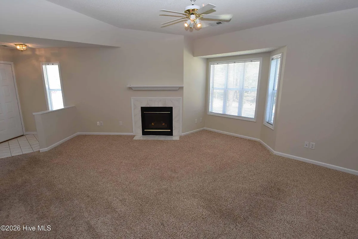 Building Photo - 3304 Mulberry Ln #E