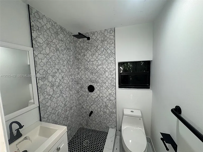 823 NE 19th Ave #13 — Photo 20