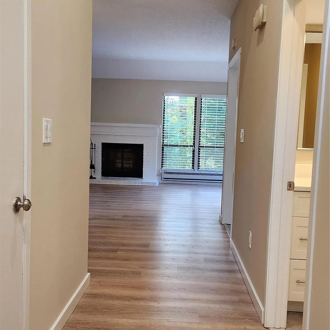 1 bed, 1.5 bath, 967 sqft, $3,500 — Photo 4