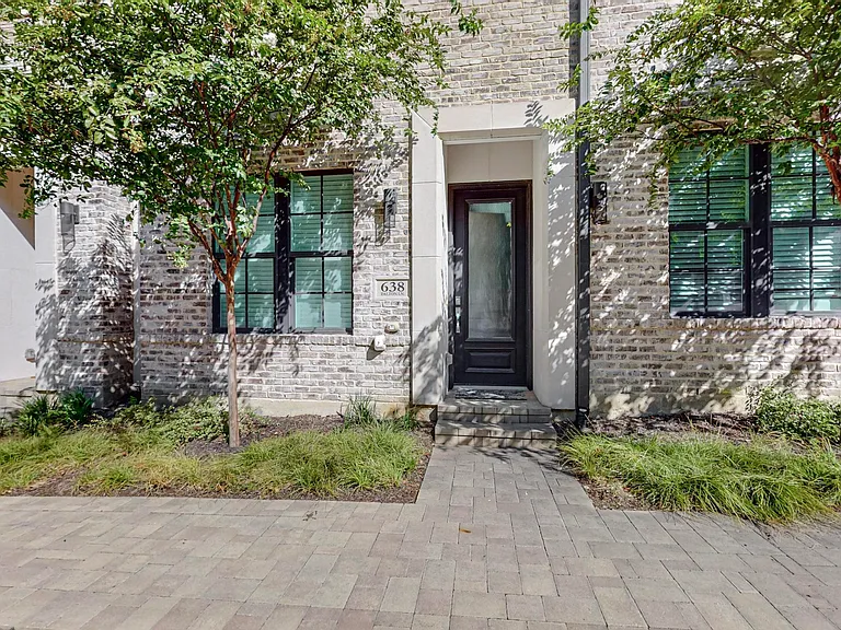 638 Dalton Ln #802 — Photo 3