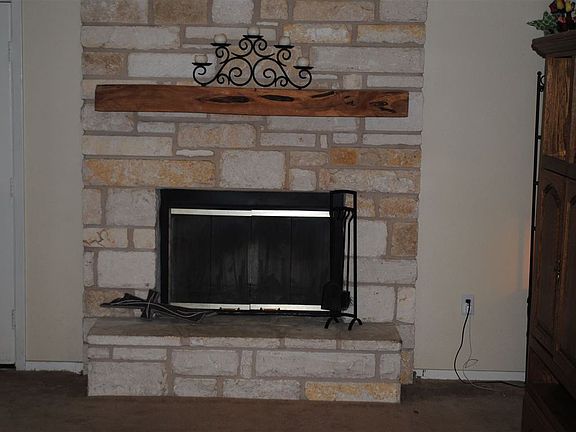 4th image of 304 Evergreen Cir