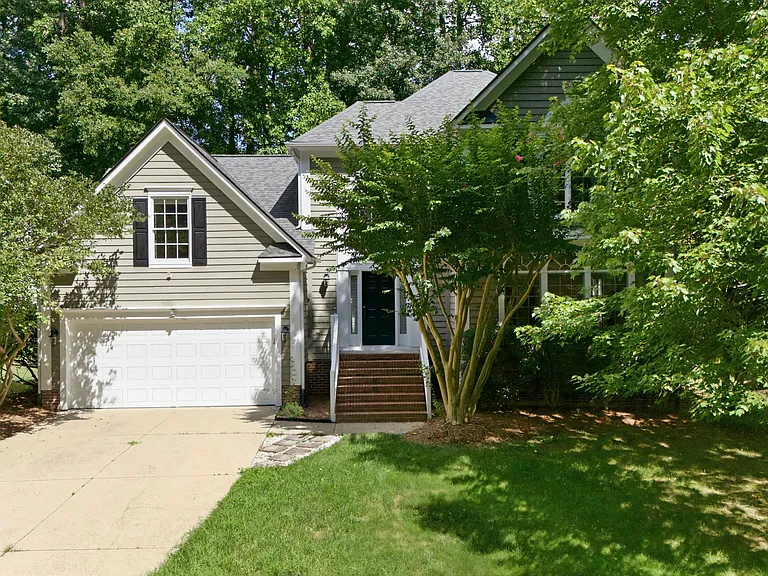 115 Lonebrook Dr — Photo 2