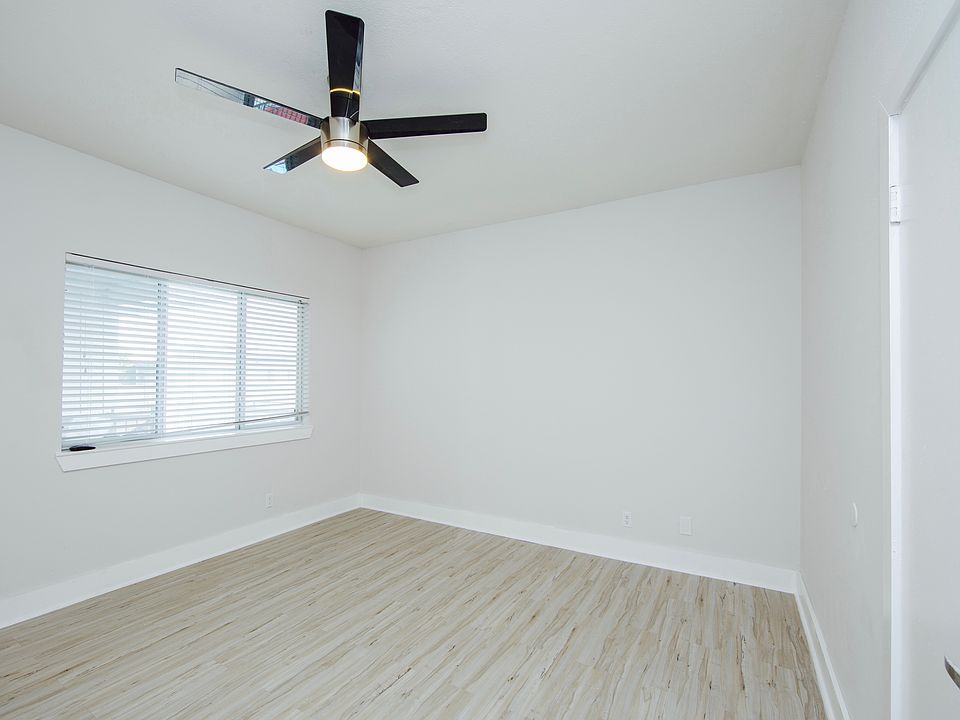 2nd image of 111 E Park Ave APT 207