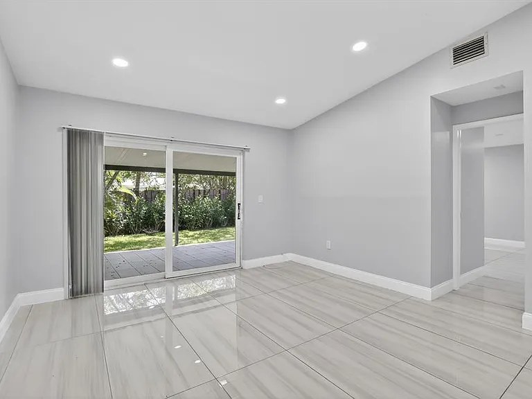 4404 Treasure Cove Dr — Photo 2