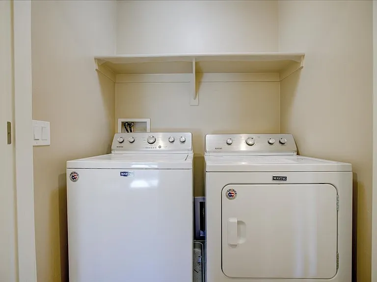 241 E Imperial Ct — Photo 26