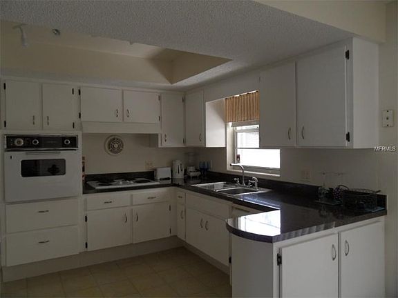 3rd image of 770 E Iris Dr
