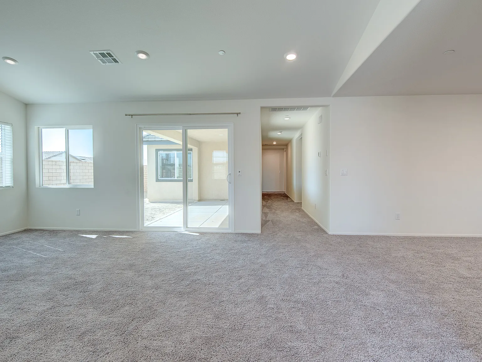 3 bed, 1924 sqft, $3,500 — Photo 3