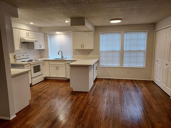 3rd image of 4222 208th Ave NE