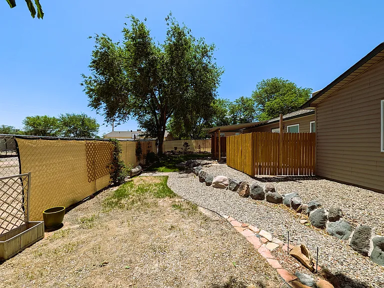 460 1/2 E Scenic Dr — Photo 26
