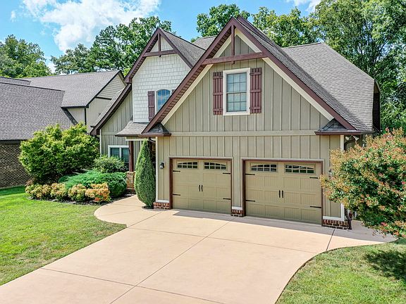 2nd image of 627 Karch Dr
