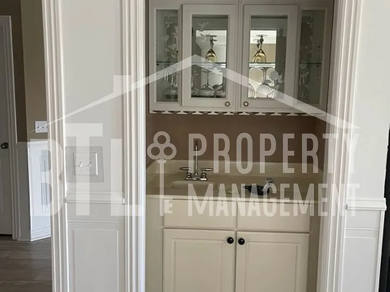 120 Oxford Ct #1 — Photo 8