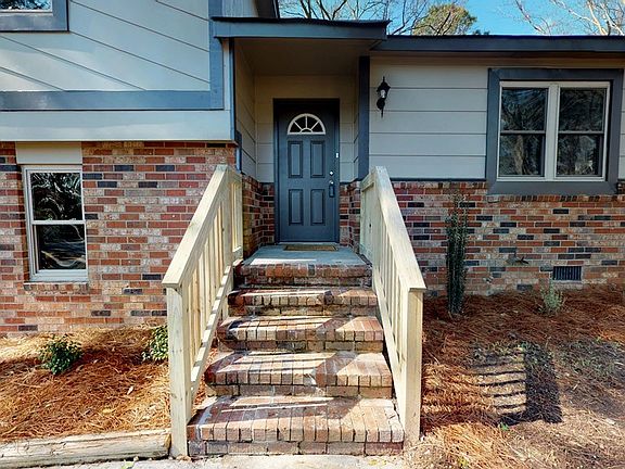 2nd image of 133 Oakridge Dr