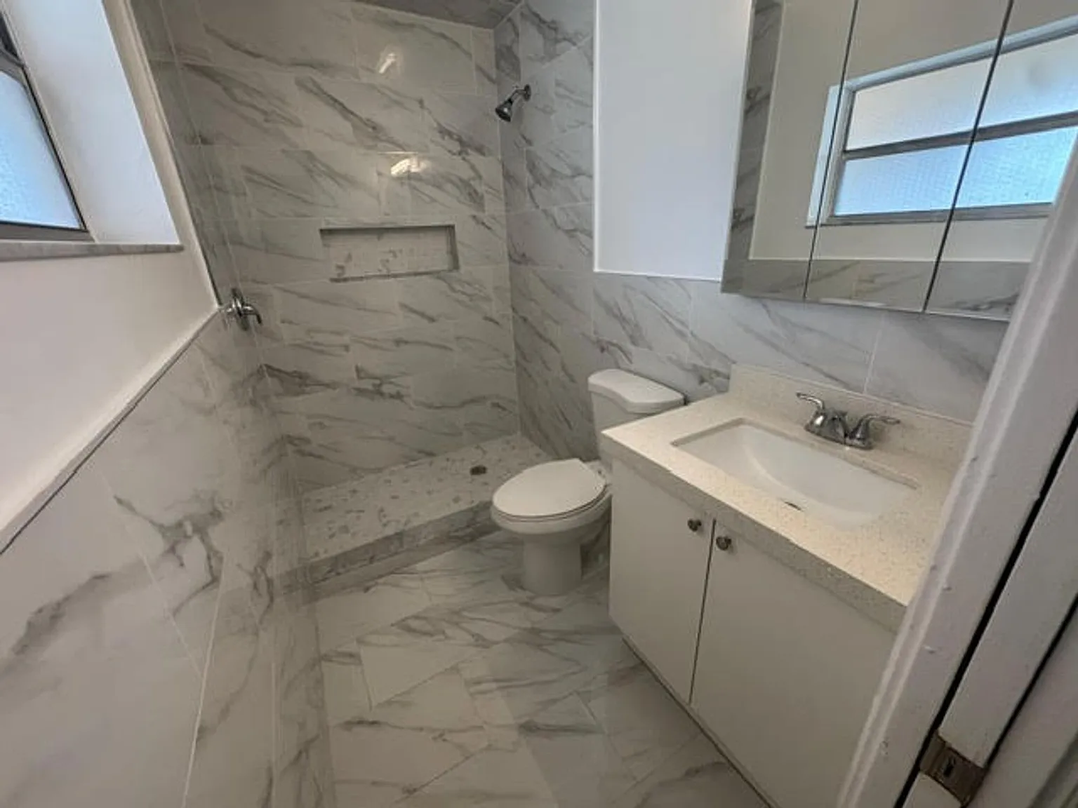 555 S Luna Ct Hollywood, FL 33021 — Photo 4