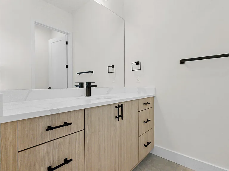 3202 W La Salle St — Photo 79