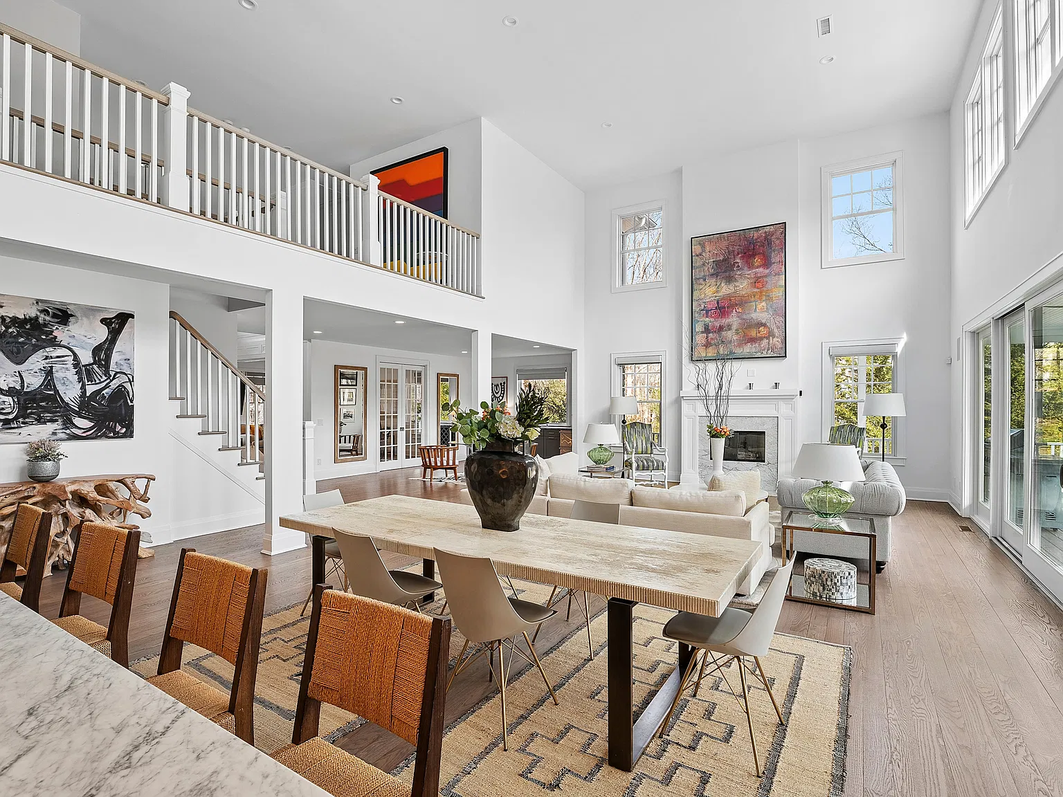 Sunny Like-New Construction in Southampton — Photo 3