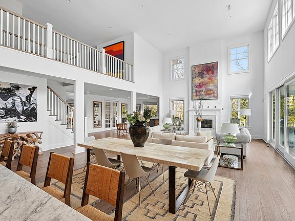 3rd image of 2 Sunninghill Rd