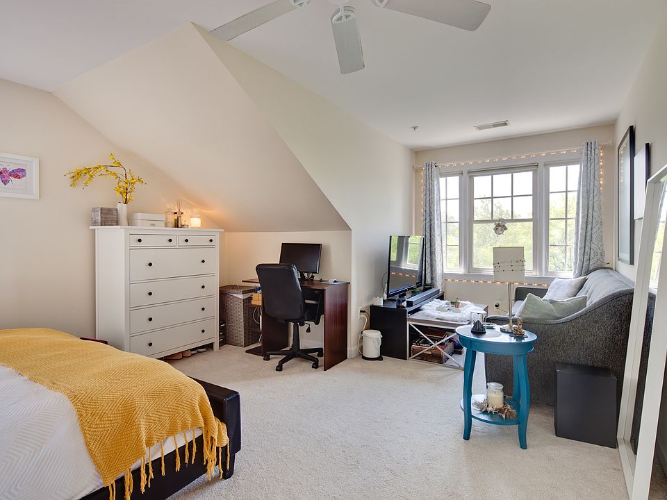 1st image of 1627 Seneca Ave #1