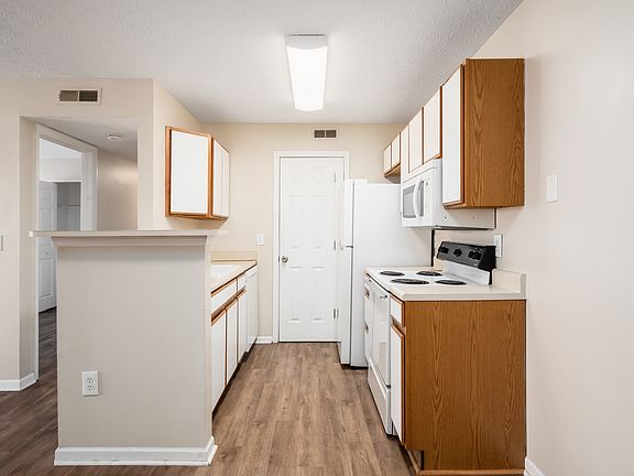 2nd image of 791 Milcrest Dr #791