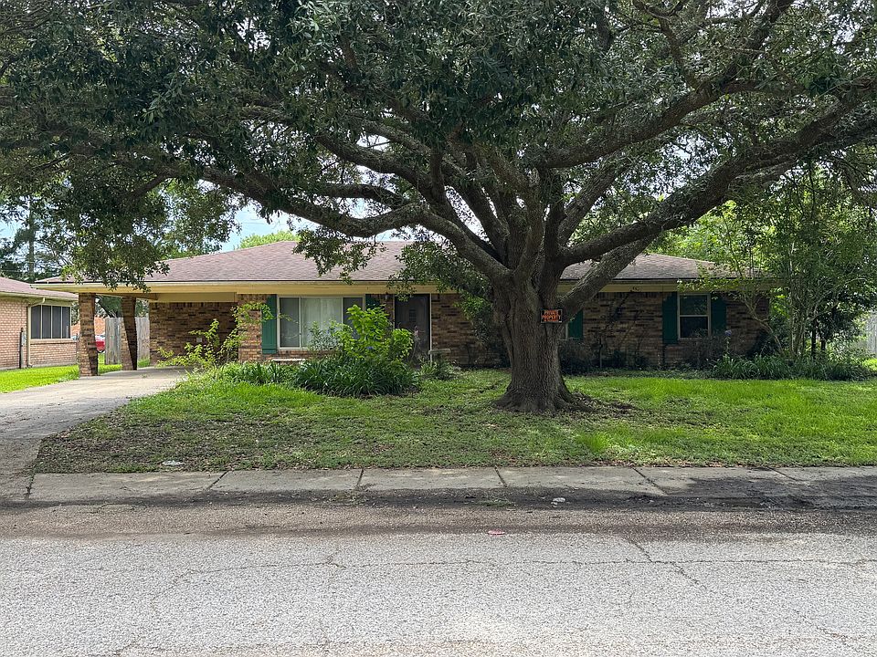1st image of 401 Pecan Dr