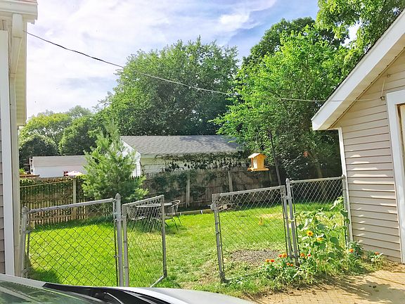5th image of 1057 Aberdeen St NE