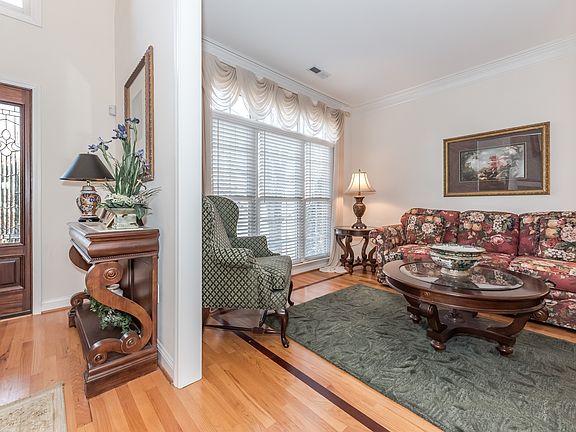 5th image of 310 Southern Cross Ln
