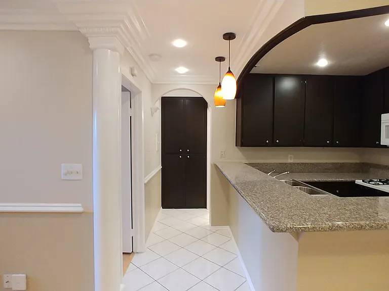 Carmel Heights Apts — Photo 22