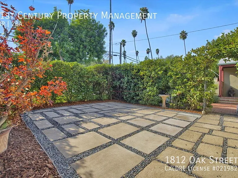 1812 Oak St — Photo 23