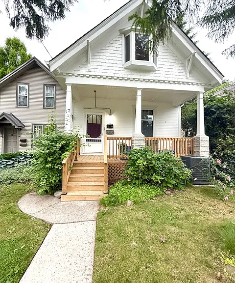 17 Thornton Ave #UPPER — Photo 1