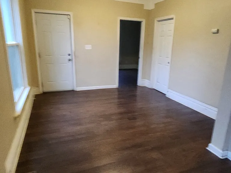 1522 Mott Ave — Photo 13