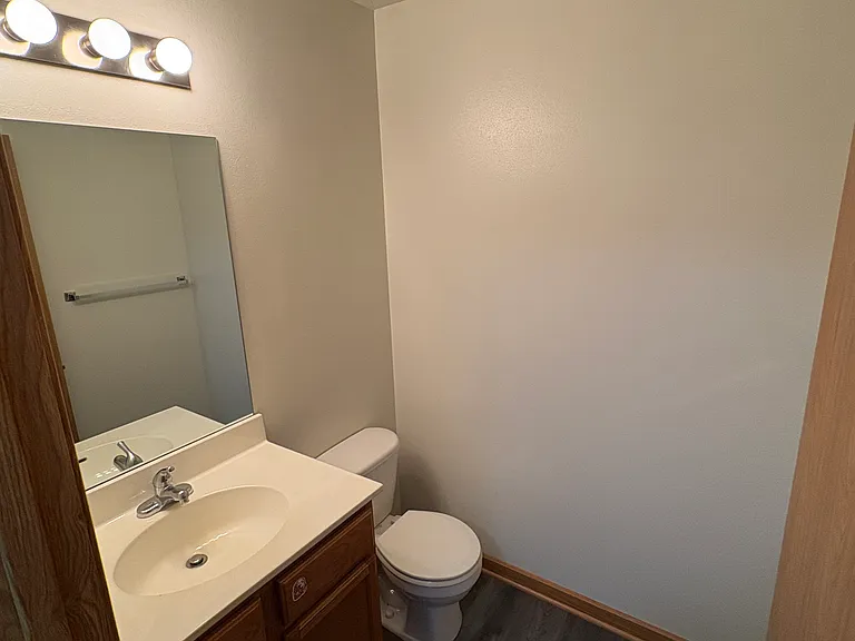 1636 W Broadway St — Photo 4