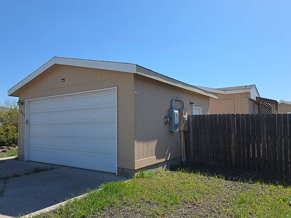 2nd image of 834 NE Paiute Ct