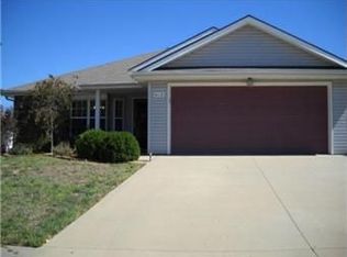 415 SW Russell St, Oak Grove, MO 64075