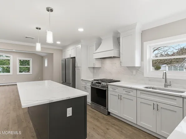 139 Torrey Pines Drive, Toms River, NJ 08757