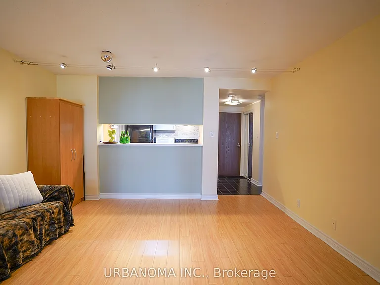 717 Bay St #409 — Photo 8