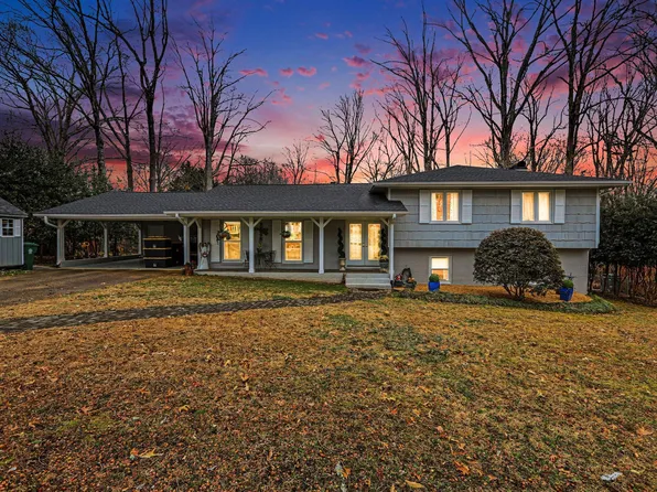 1209 Willowbrook Dr, Cary, NC 27511