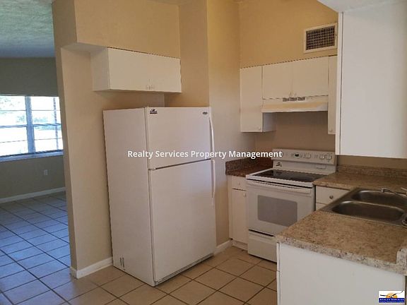 4th image of 1406 Floral Dr