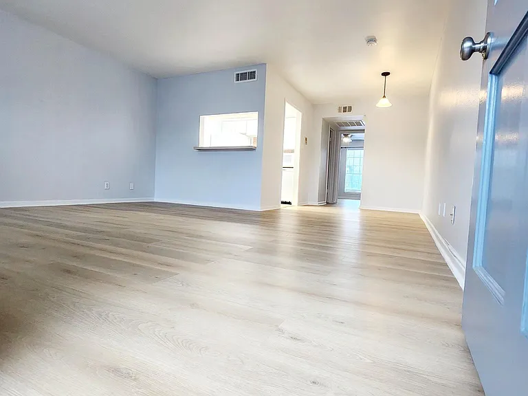 8401 N New Braunfels Ave #218 — Photo 13