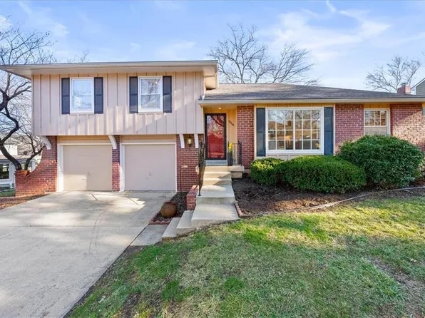 9919 Marty St, Overland Park, KS 66212