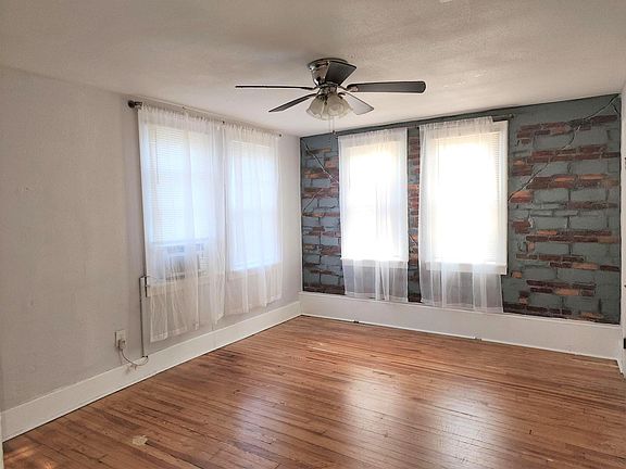 3rd image of 360 13th Ave NE Unit 4