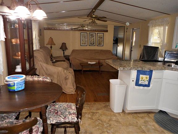 5th image of 208 Gardenia Dr