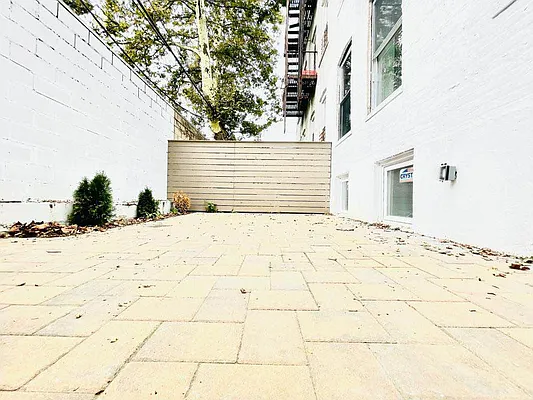 Rented by Five Stone NYC LLC | media 7